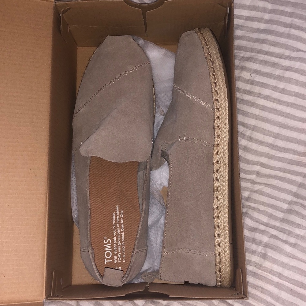 Brand New women’s Toms